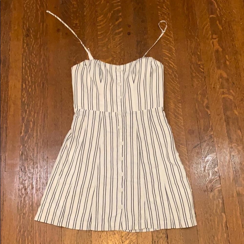 Urban dress, strapless or comes with straps